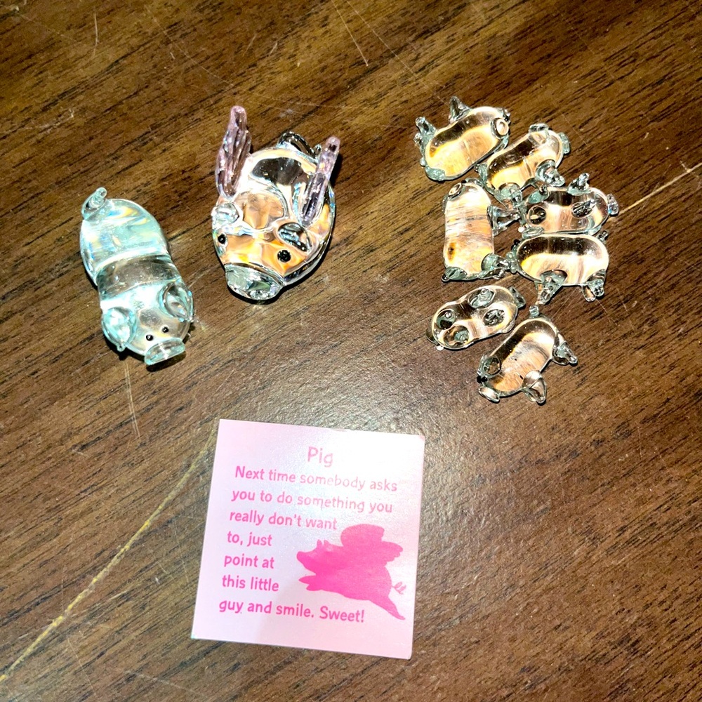 GLASS PIG DECOR